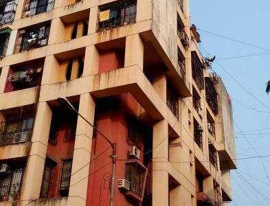 2 BHK Apartment For Sale At Waterfield Road, Bandra West.