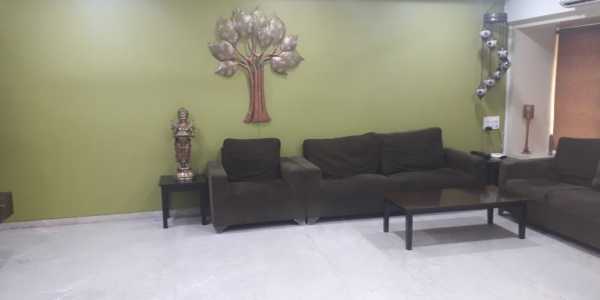 4 BHK flat in posh locality of Juhu