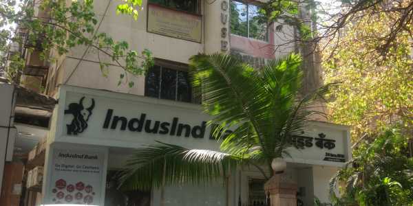 Fully Furnished Office, 1900 Sq.ft. at S.V. Road, Bandra West. 
