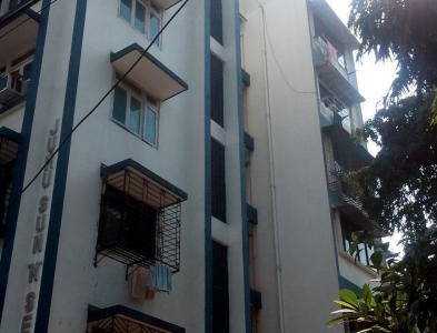 2 BHK Apartment For Rent At Shivaji Nagar, Juhu Tara Road.